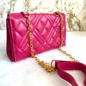 Dito pelo ChatGPT: Bolsa Tiracolo Matelassê – Rosa Pink